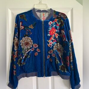 Johnny Was Sz M Royal Blue Floral Embroidered Bomber Jacket Pockets Silk Lined